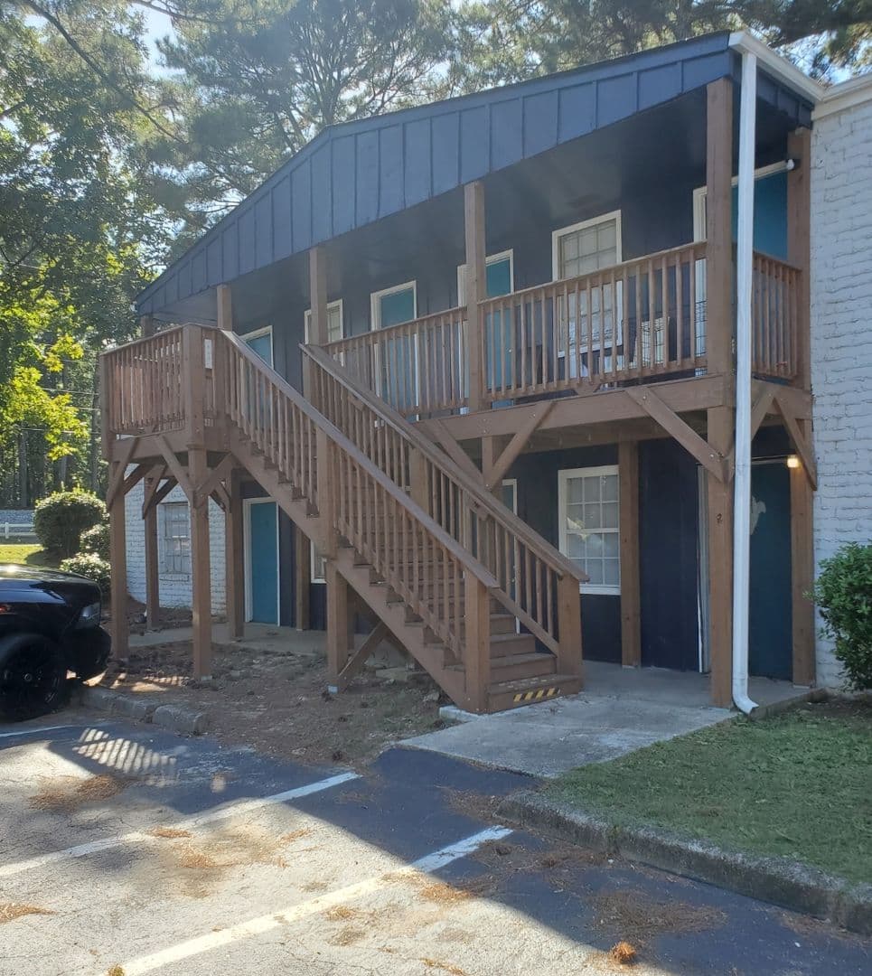 Forest Park Apartment: 460 Main St.