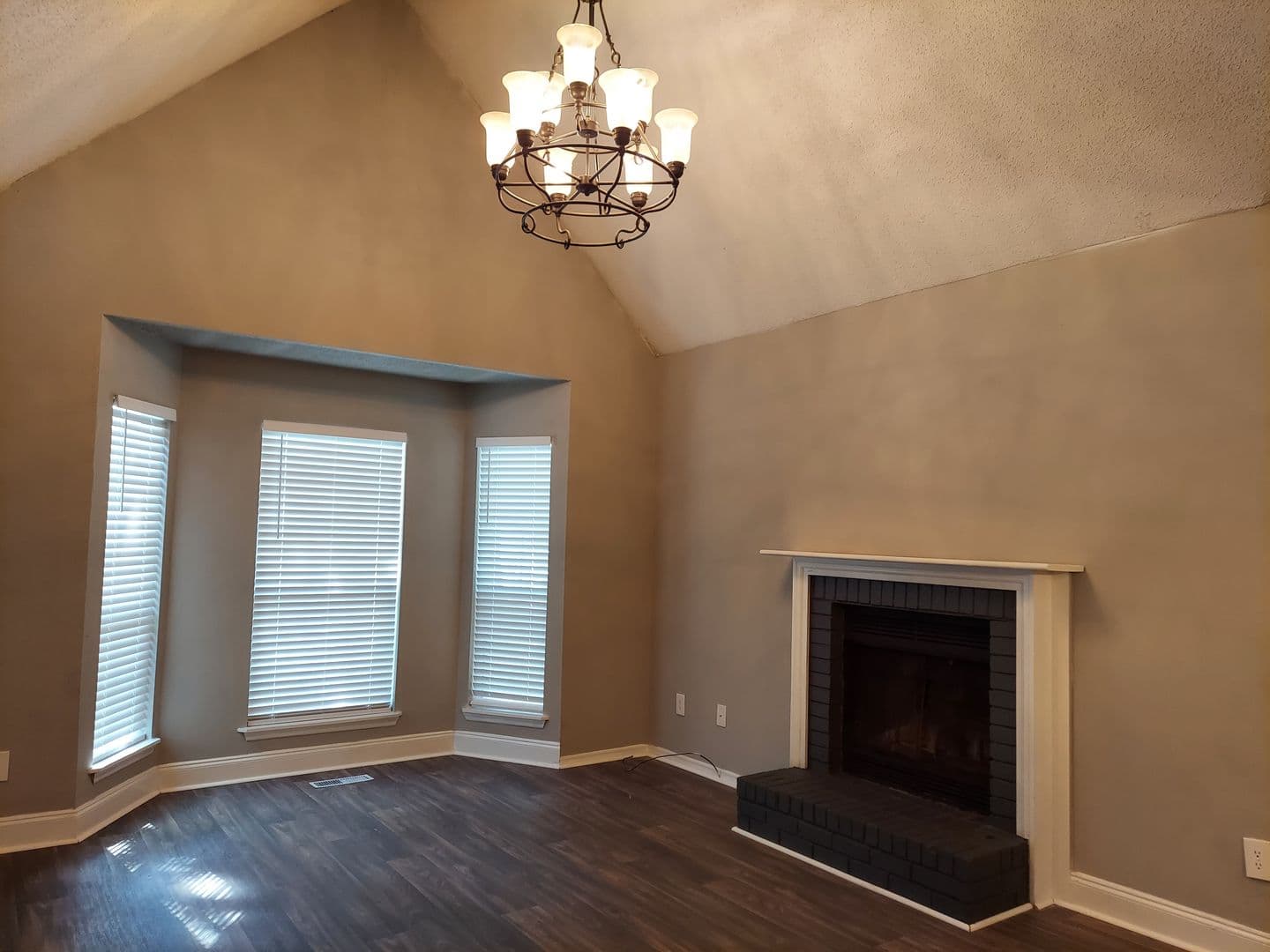 Powder Springs House: 3981 Sharon Springs
