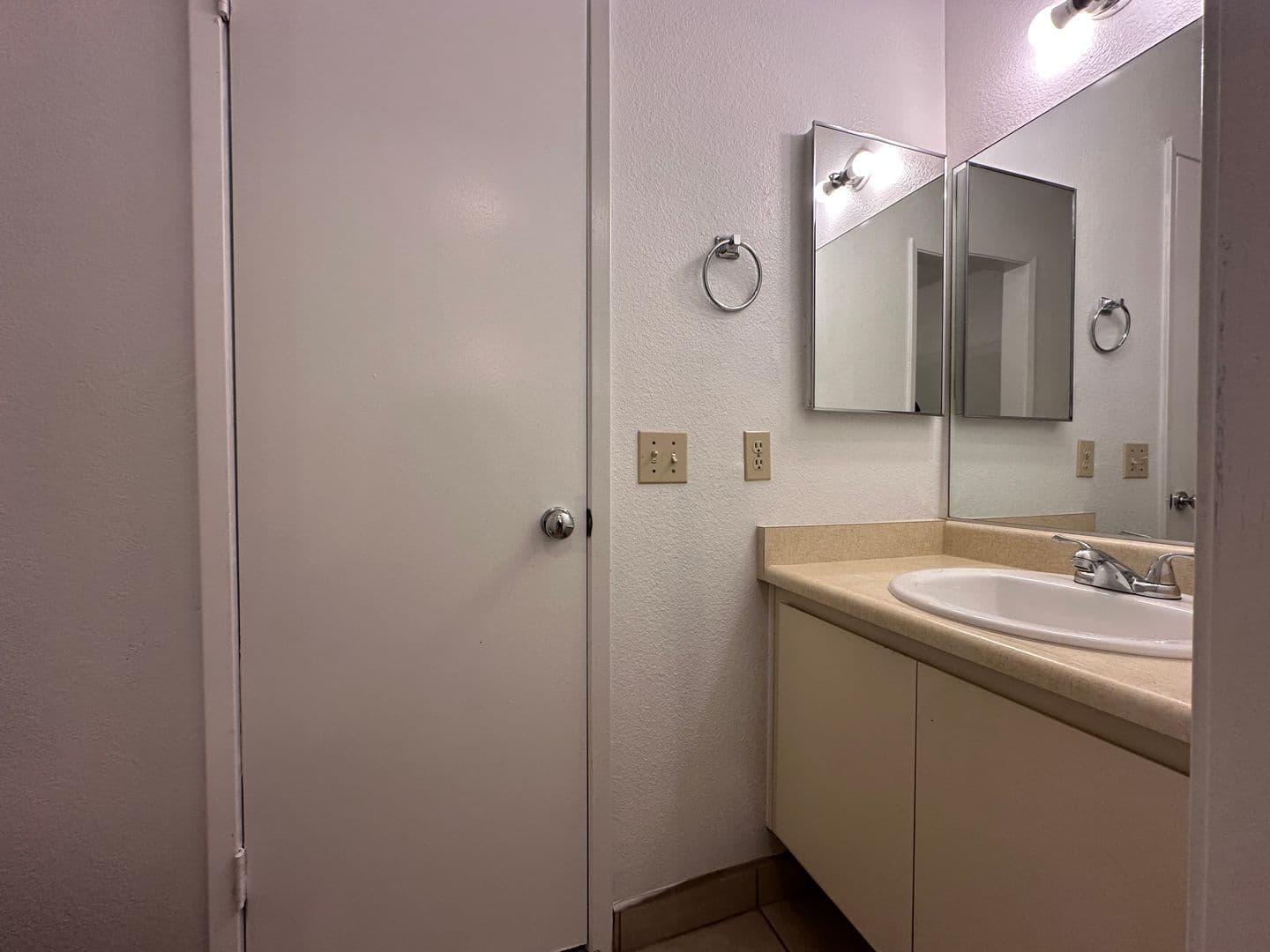 N Las Vegas Townhome: 3500 Mercury #B