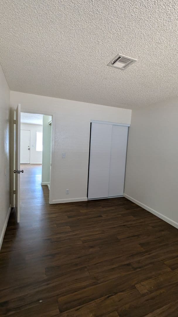 Las Vegas Apartment: 4930 E Owens Ave