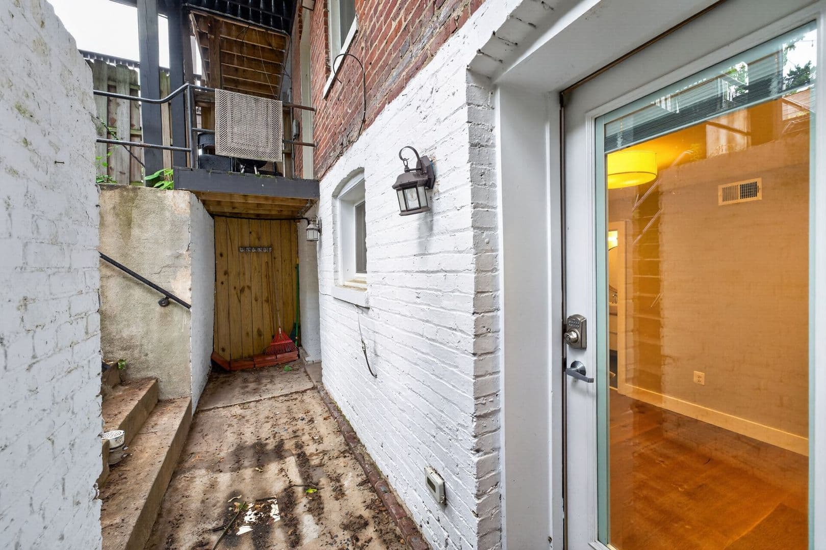 Washington Apartment: 1680 Irving St NW