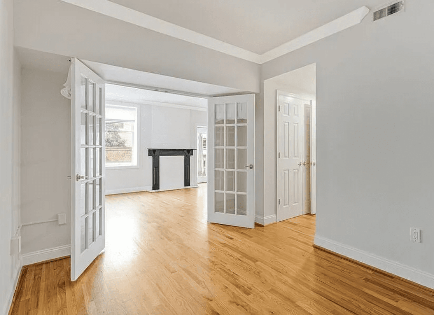 Washington House: 1737 P St NW