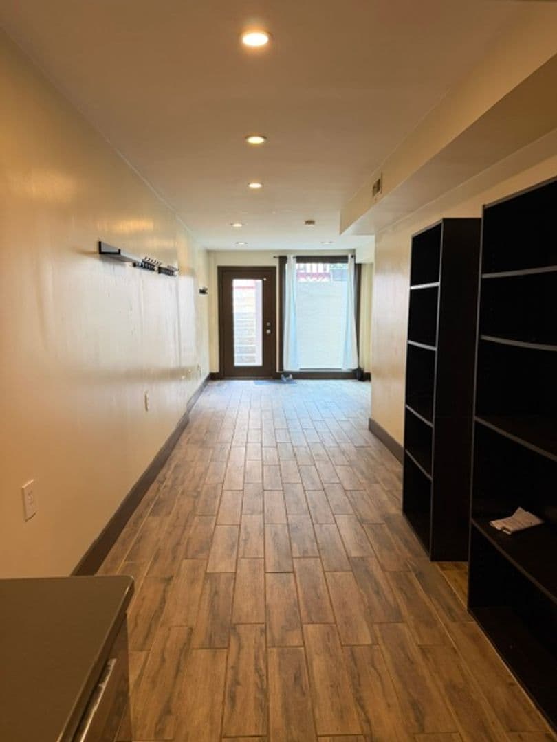 Washington Apartment: 1513 T St NW