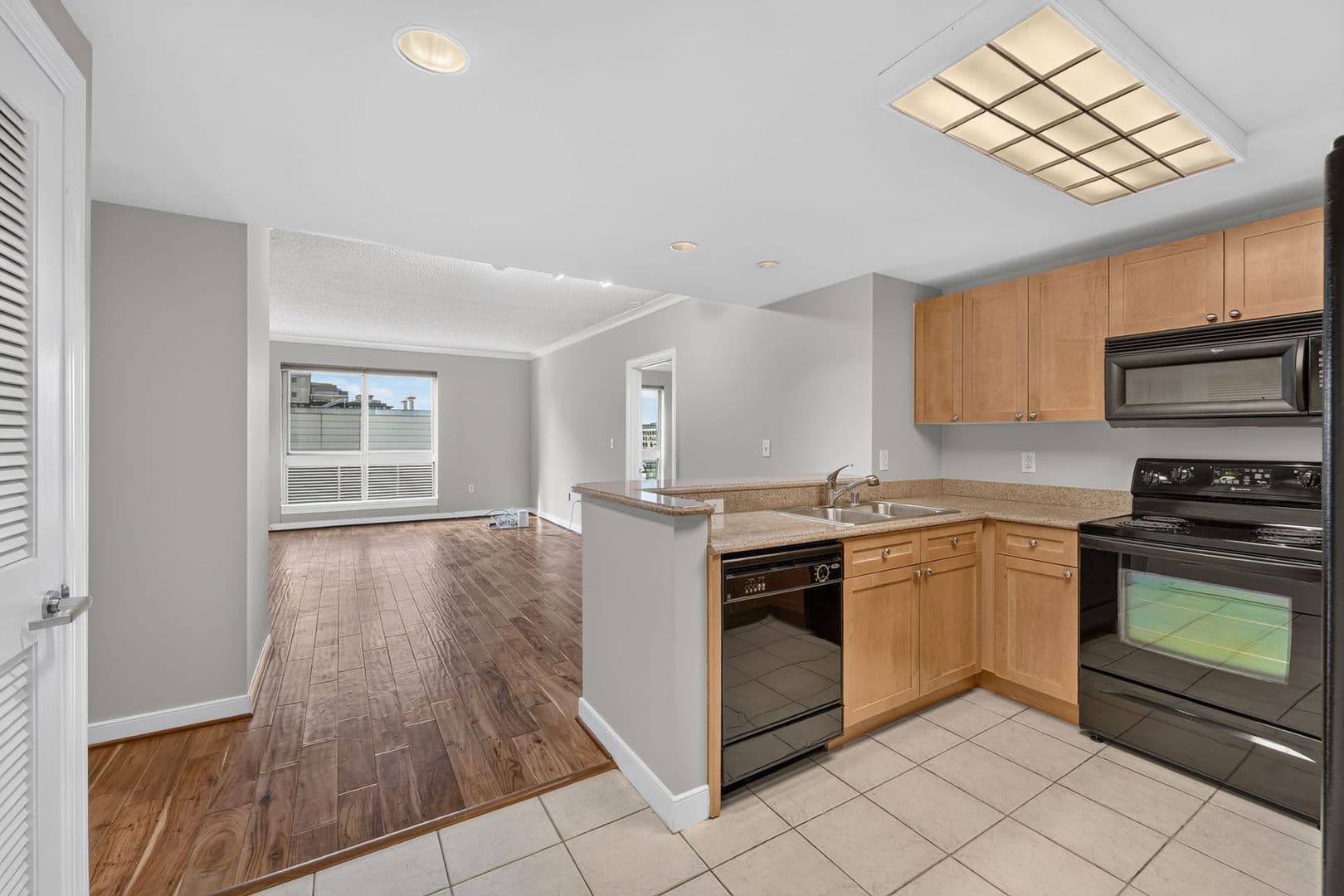 Washington Condo: 777 7th St NW