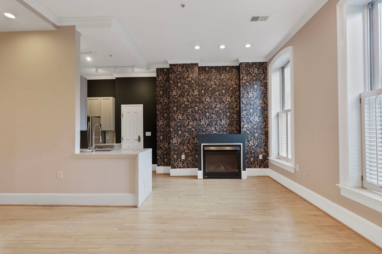 Washington Condo: 20 Logan Cir NW Unit 1-1