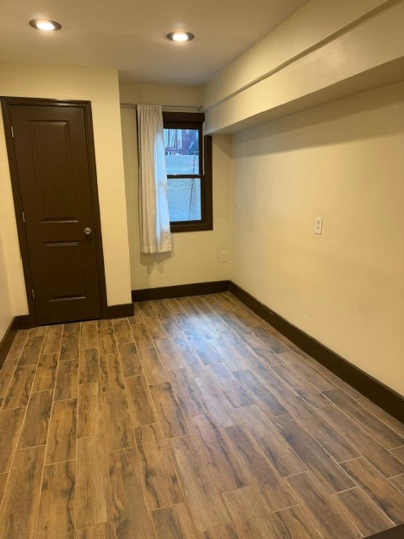 Washington Apartment: 1513 T St NW