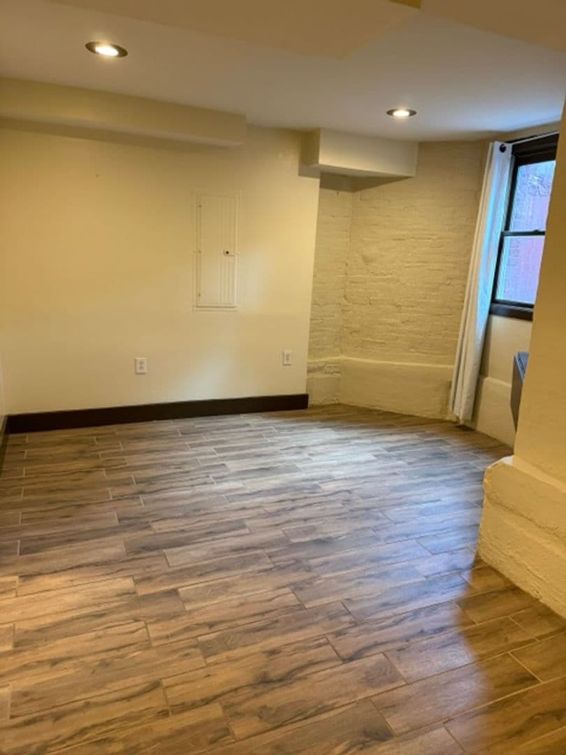 Washington Apartment: 1513 T St NW