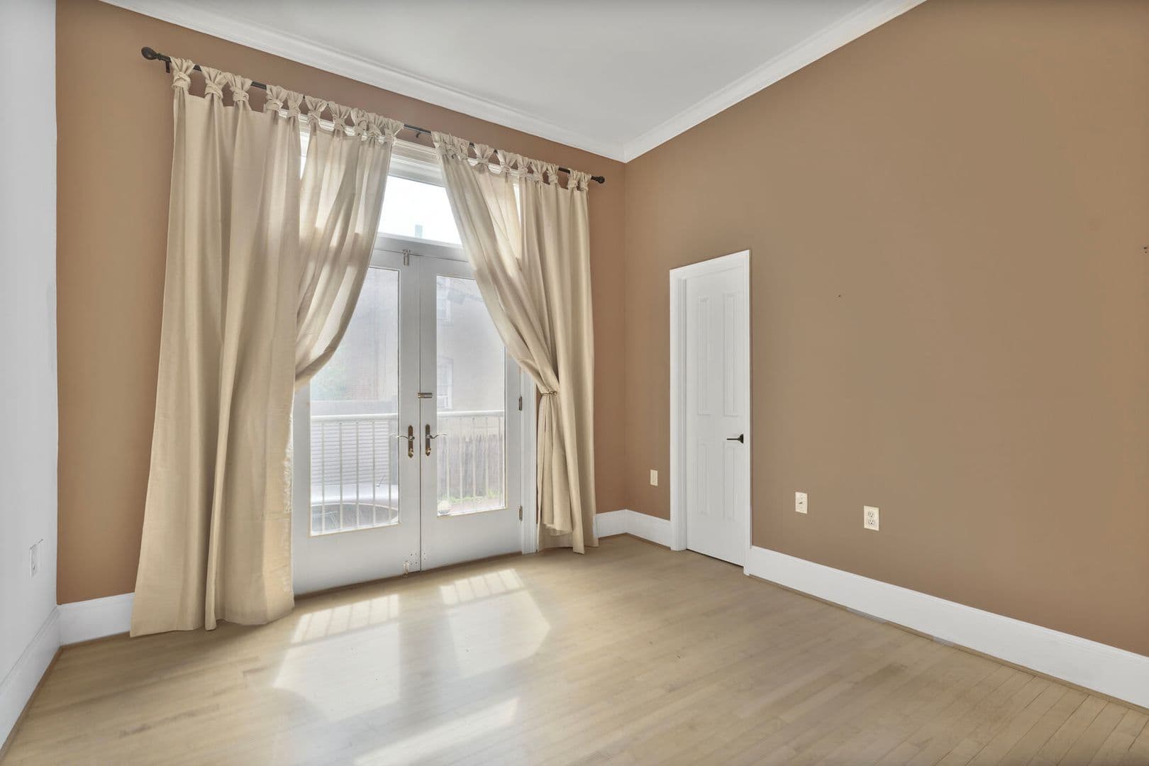 Washington Condo: 20 Logan Cir NW Unit 1-1