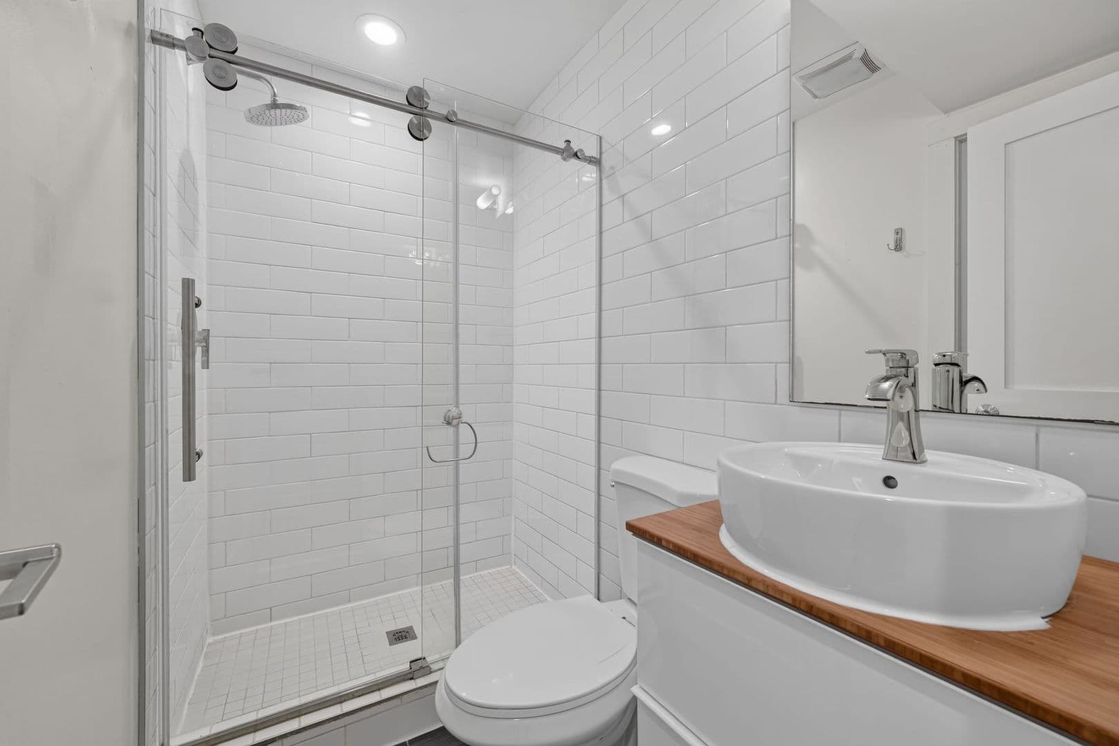 Washington Apartment: 1680 Irving St NW