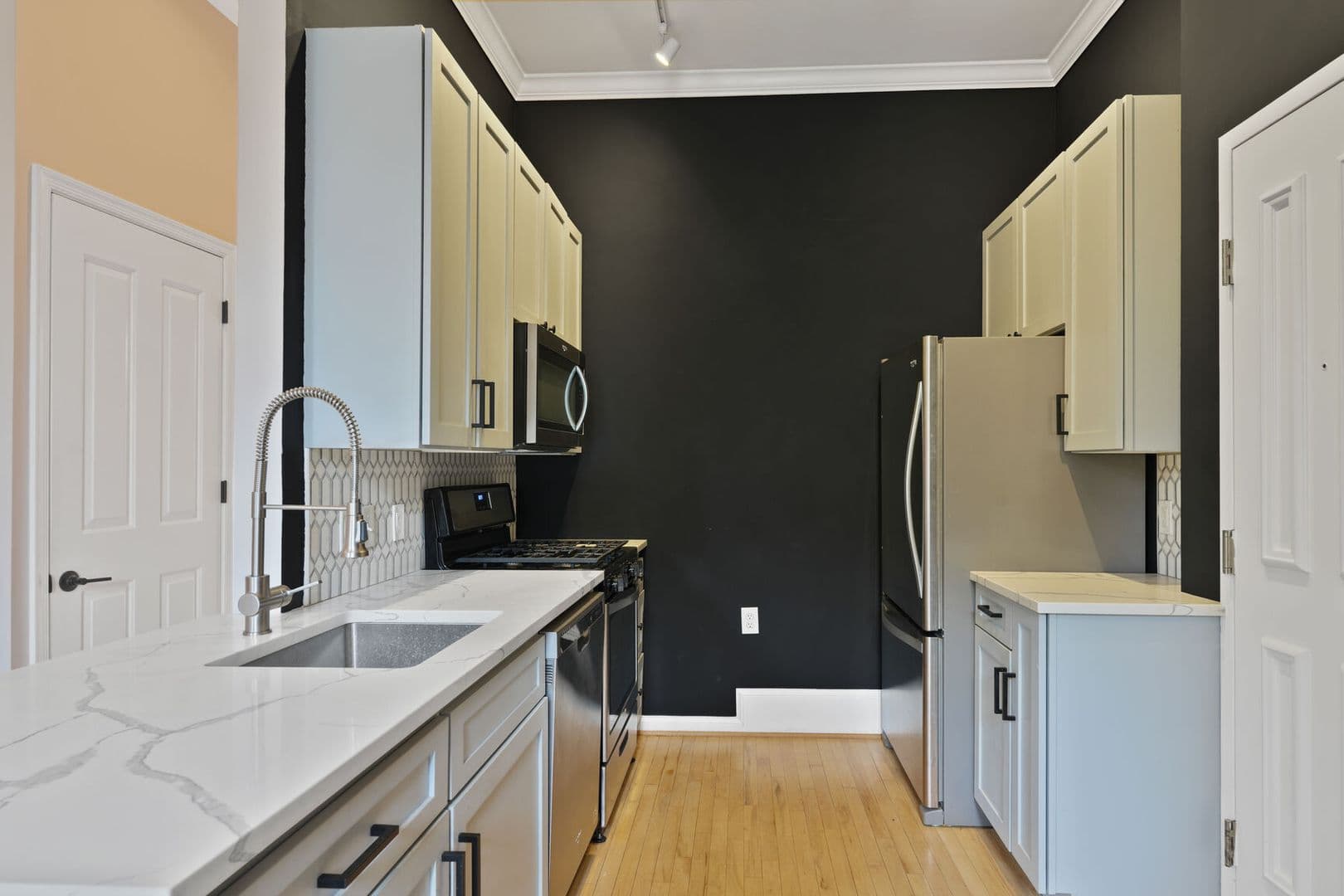 Washington Condo: 20 Logan Cir NW Unit 1-1