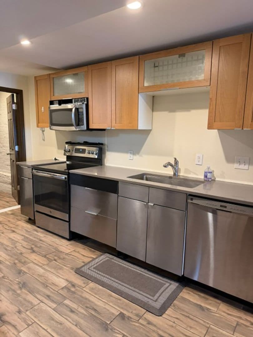 Washington Apartment: 1513 T St NW