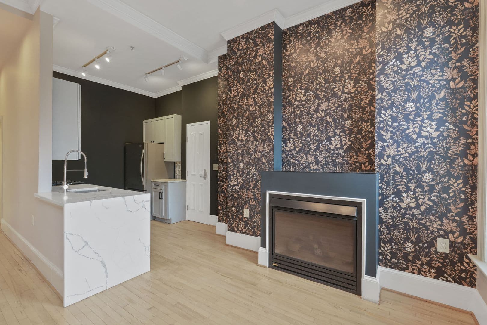 Washington Condo: 20 Logan Cir NW Unit 1-1