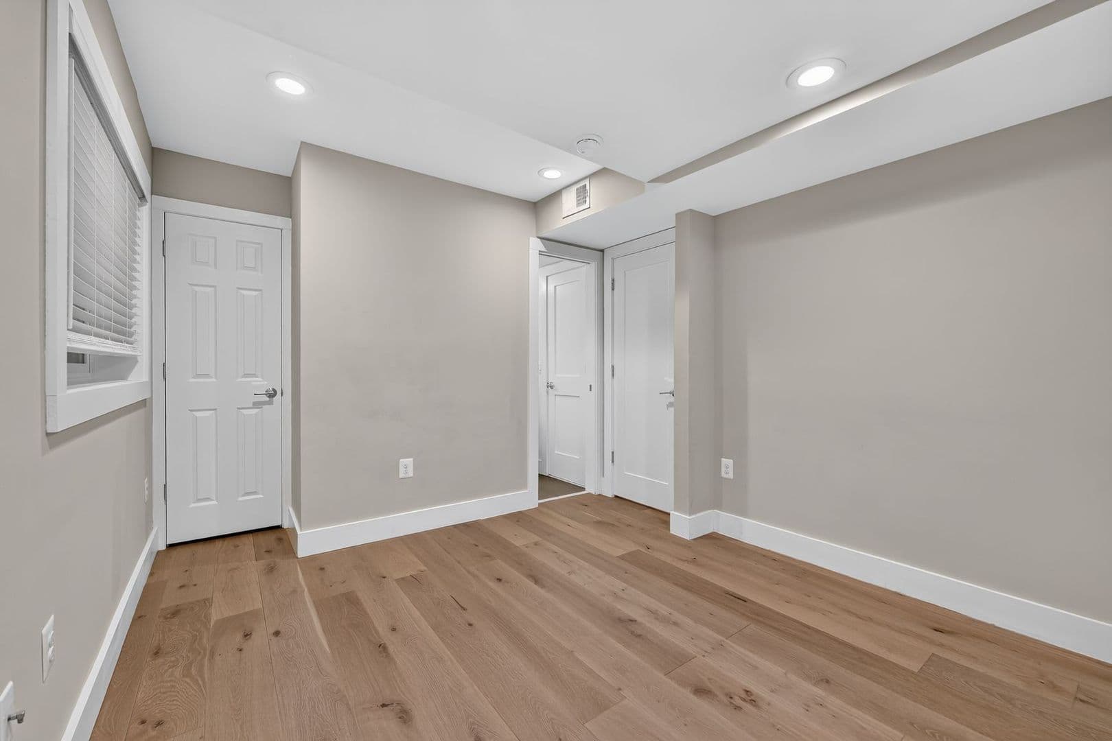 Washington Apartment: 1680 Irving St NW