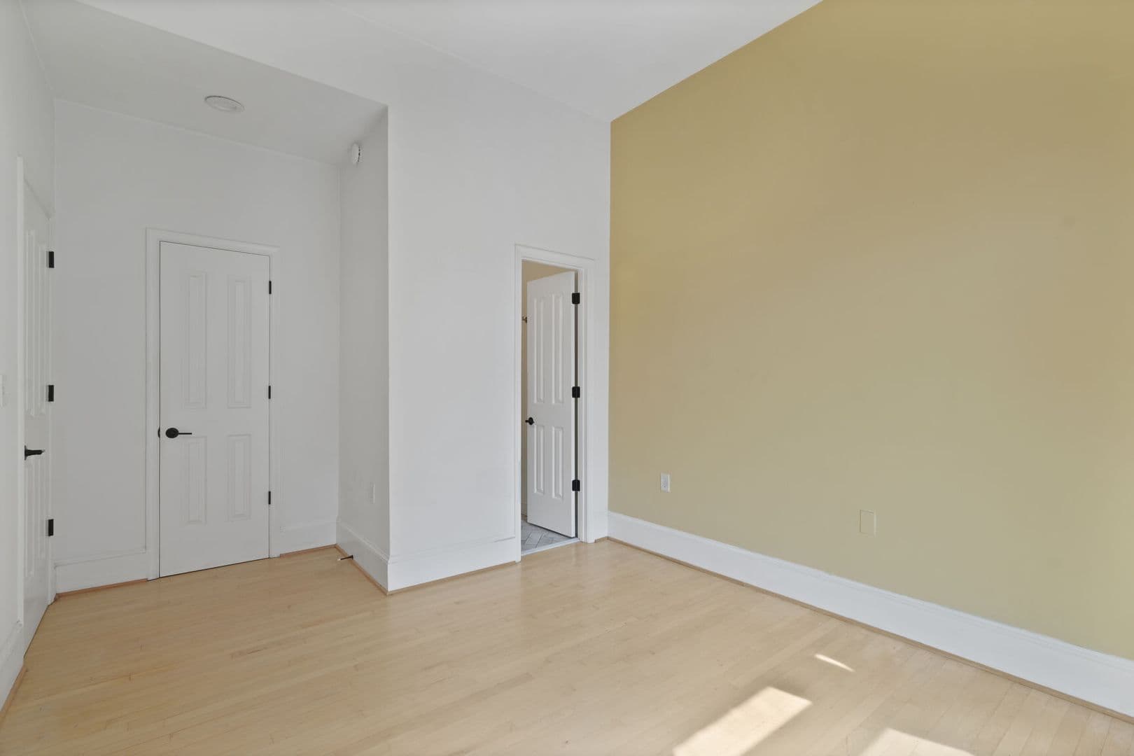 Washington Condo: 20 Logan Cir NW Unit 1-1