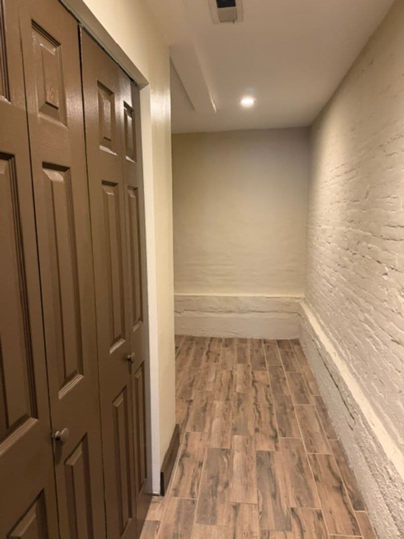 Washington Apartment: 1513 T St NW