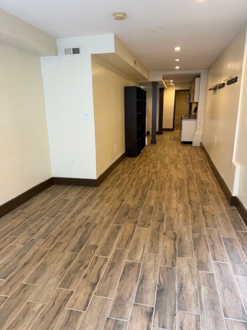 Washington Apartment: 1513 T St NW