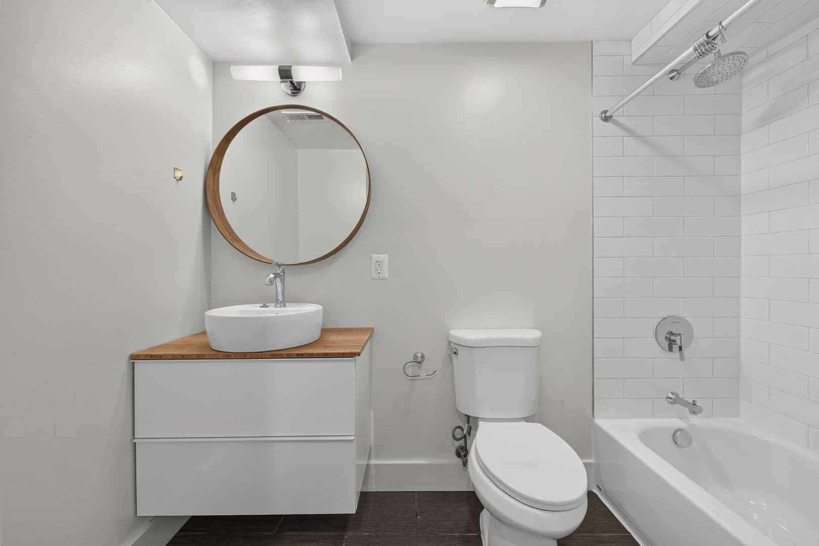 Washington Apartment: 1680 Irving St NW