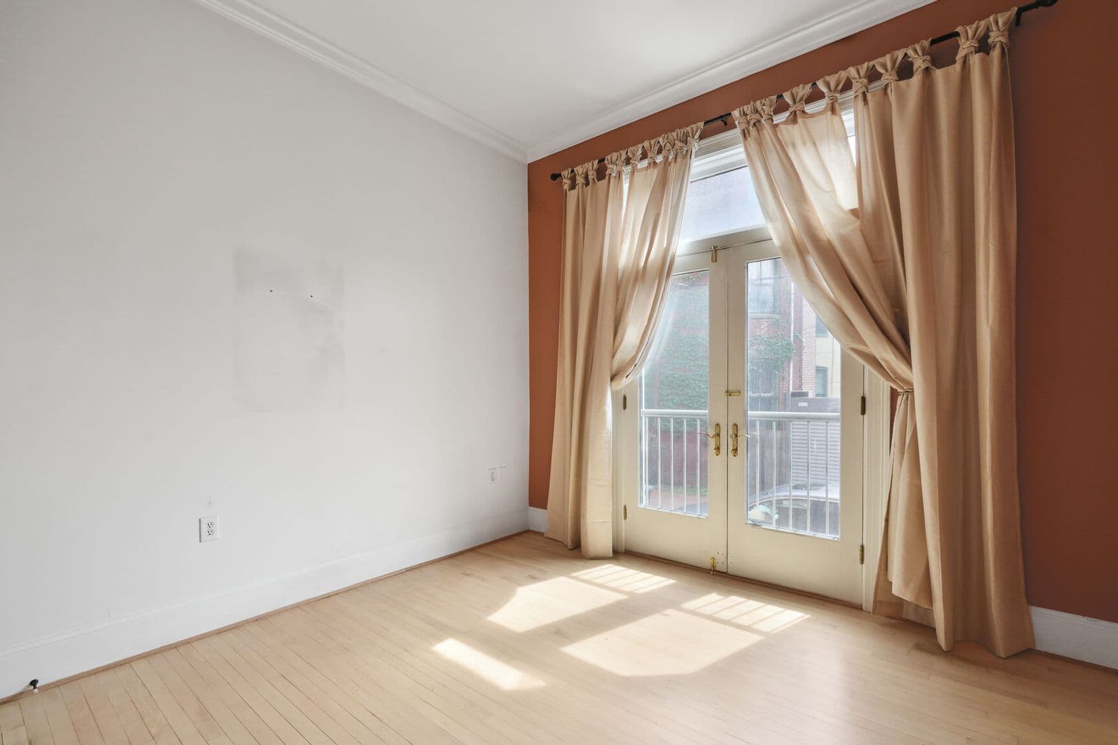 Washington Condo: 20 Logan Cir NW Unit 1-1