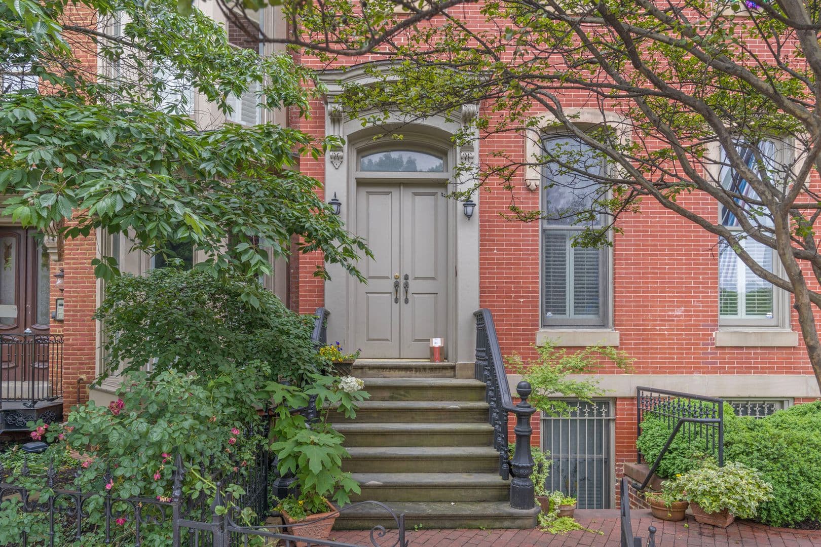 Washington Condo: 20 Logan Cir NW Unit 1-1