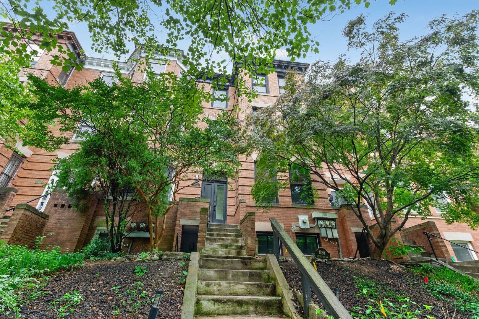 Washington Apartment: 1680 Irving St NW