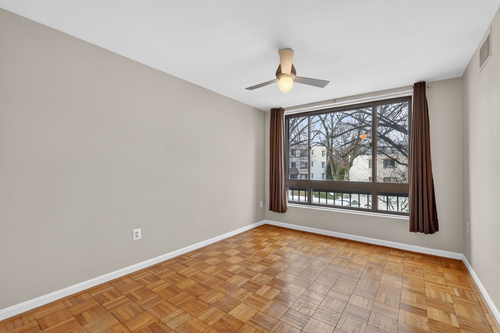 Washington Condo: 3825 Davis Pl NW APT 101