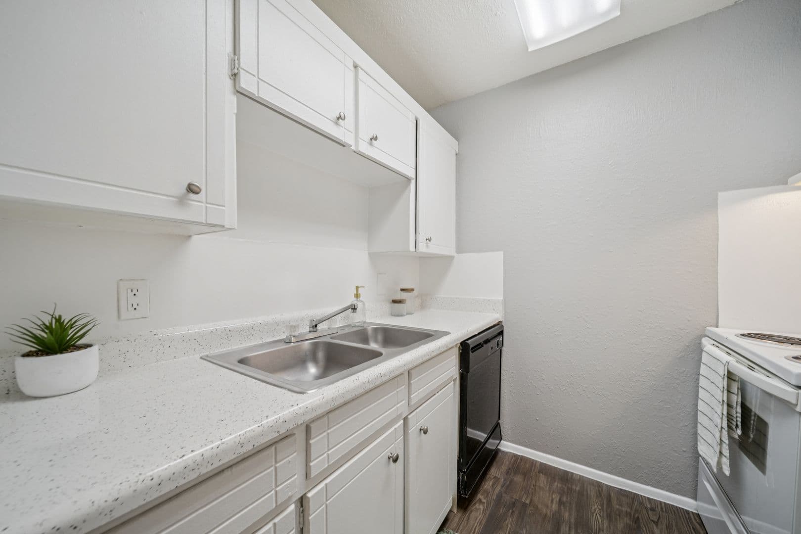 Tulsa Apartment: 8314 E 25th Pl
