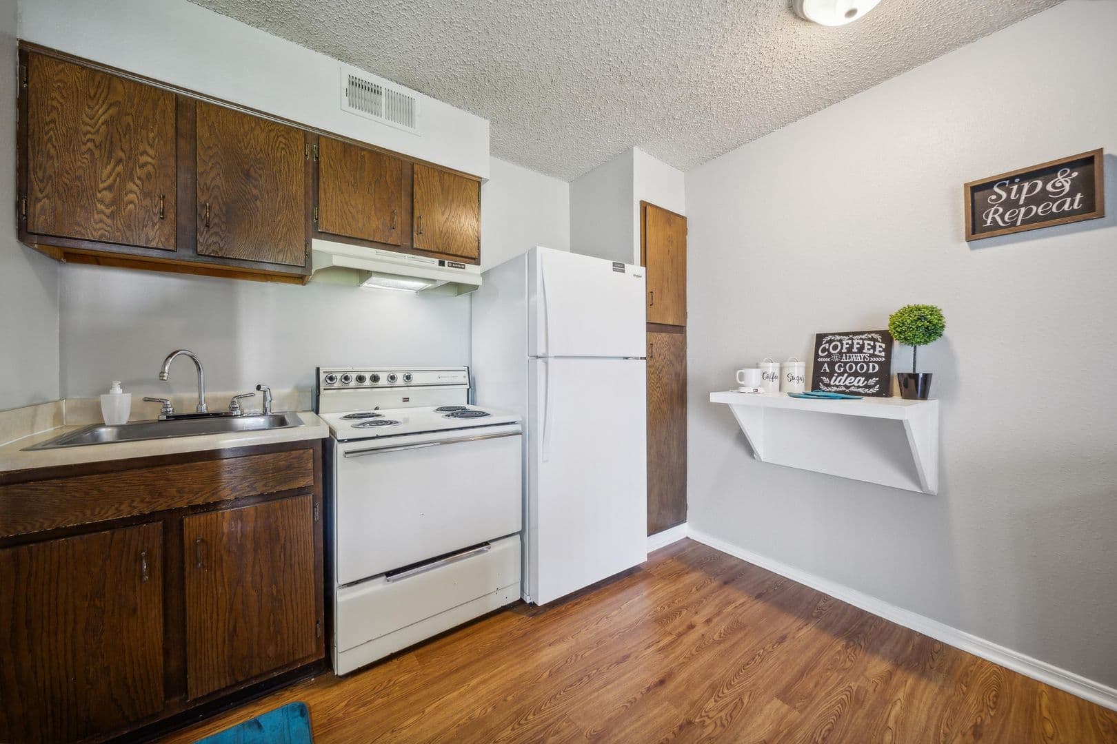 Muskogee Apartment: 200 N. Country Club Rd.