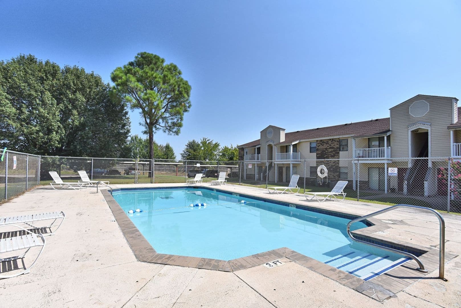 Muskogee Apartment: 200 N. Country Club Rd.