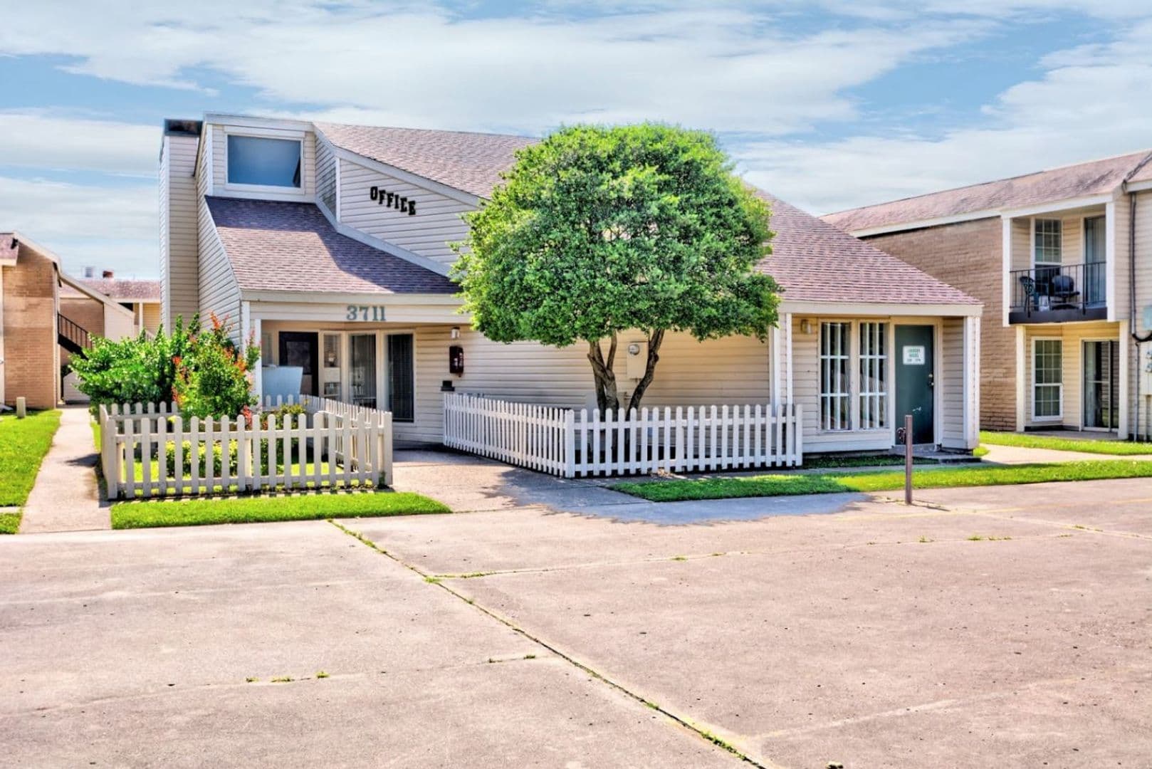 Muskogee Apartment: 3711 Club Estates Dr.