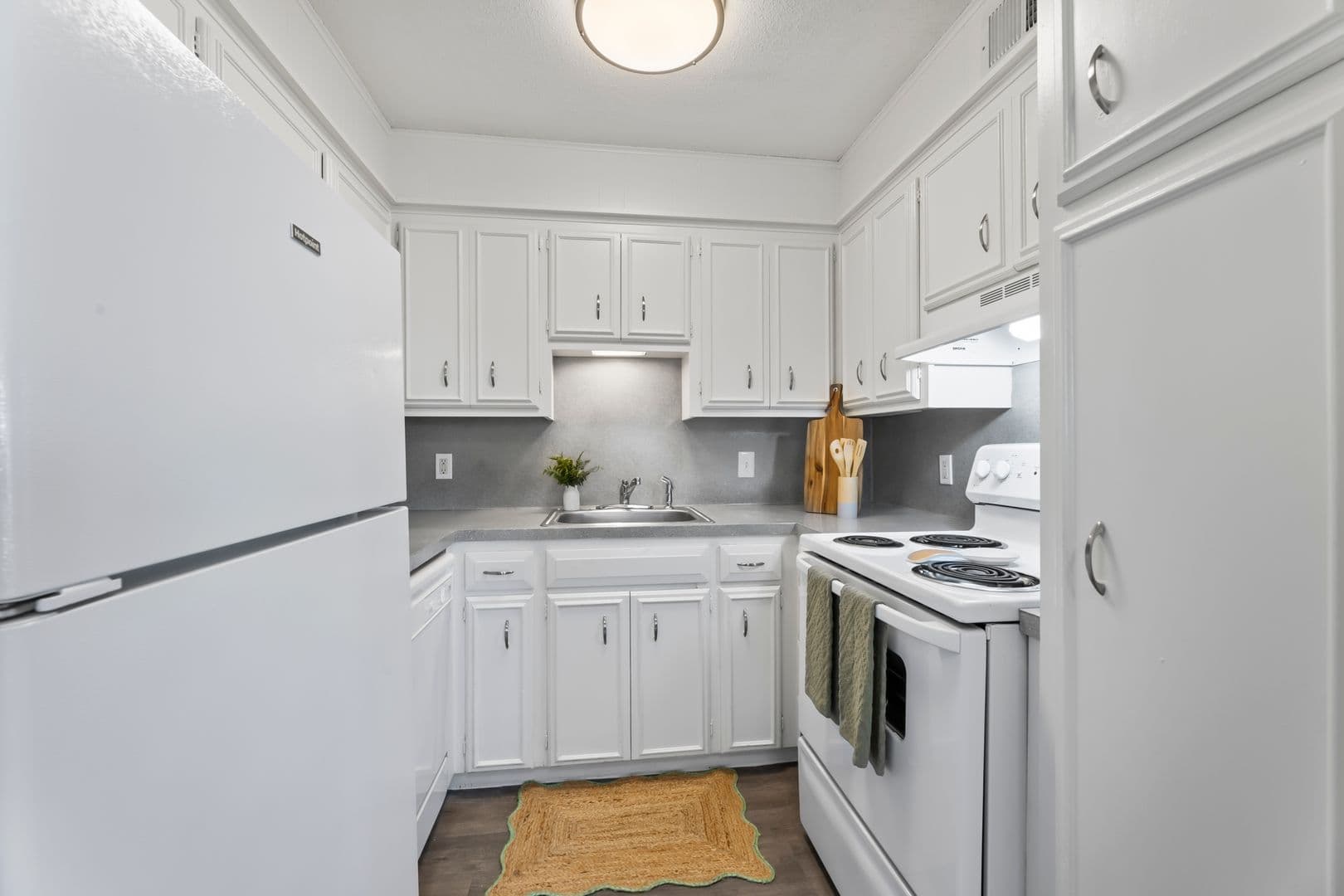 Tulsa Apartment: 1404 E 41st St