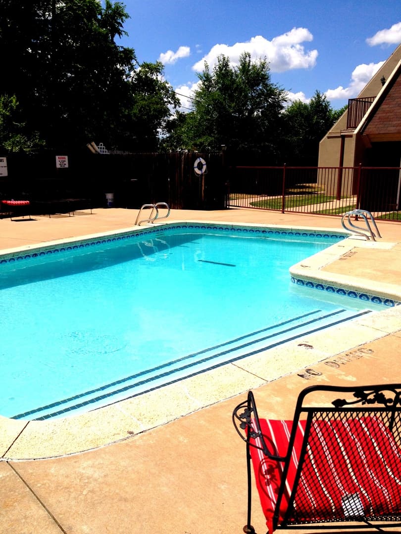 Jenks Apartment: 411 West K Place