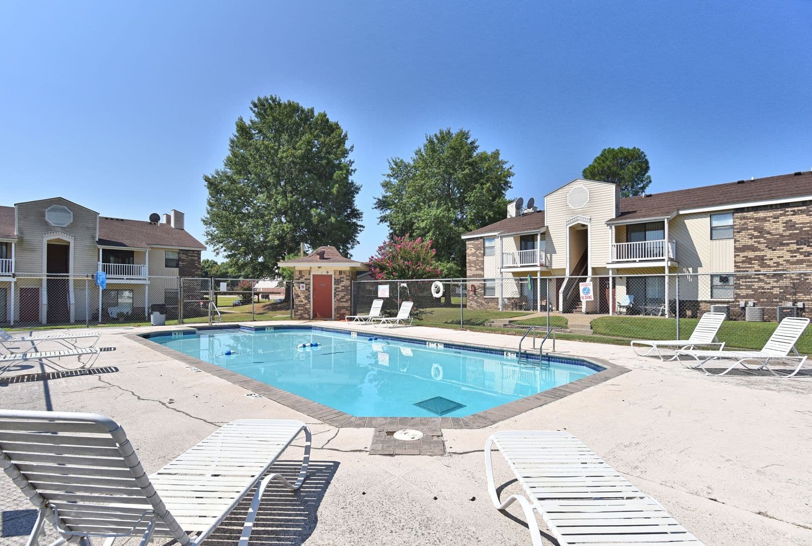 Muskogee Apartment: 200 N. Country Club Rd.