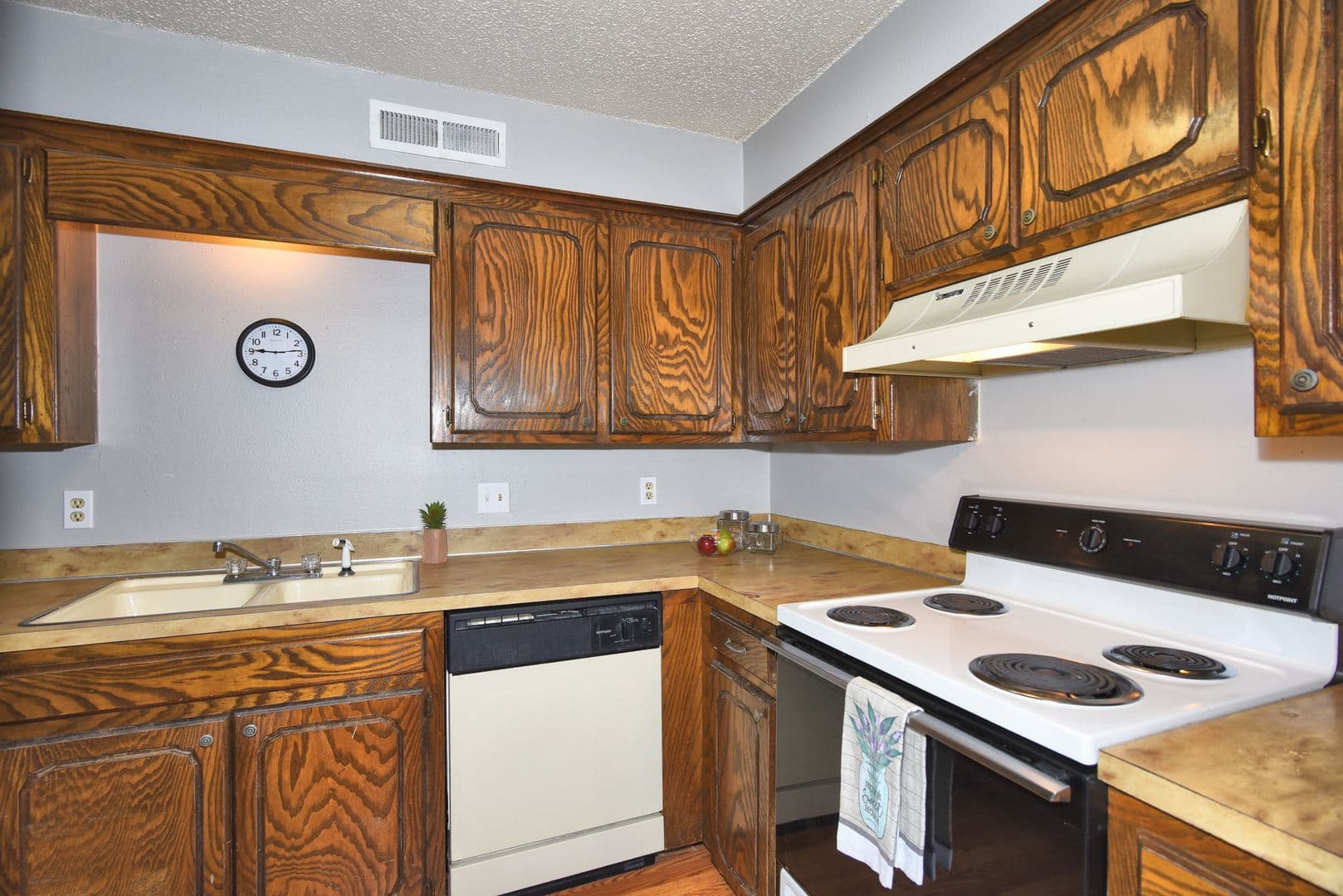 Muskogee Apartment: 3300 E Hancock St