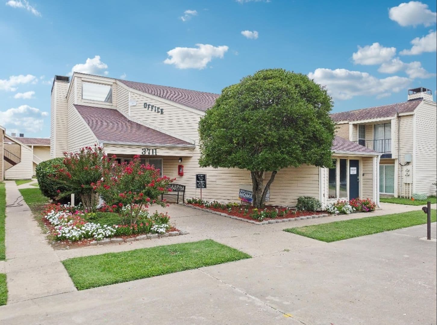 Muskogee Apartment: 3711 Club Estates Dr.