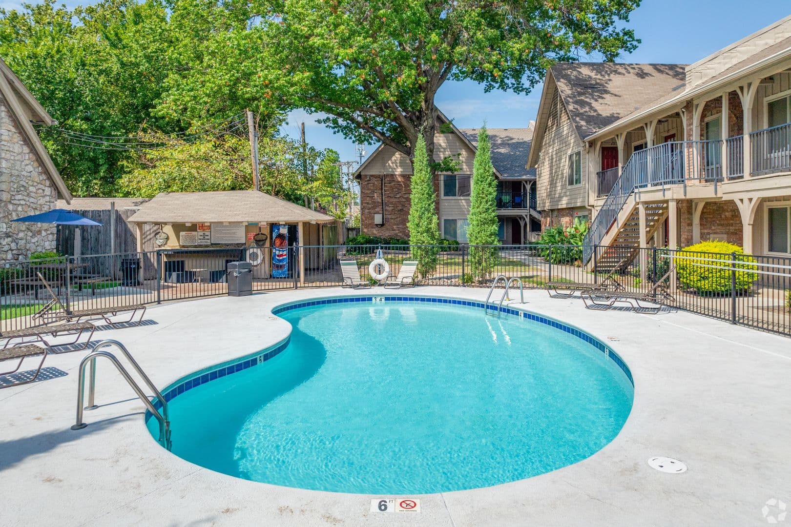 Tulsa Apartment: 1404 E 41st St