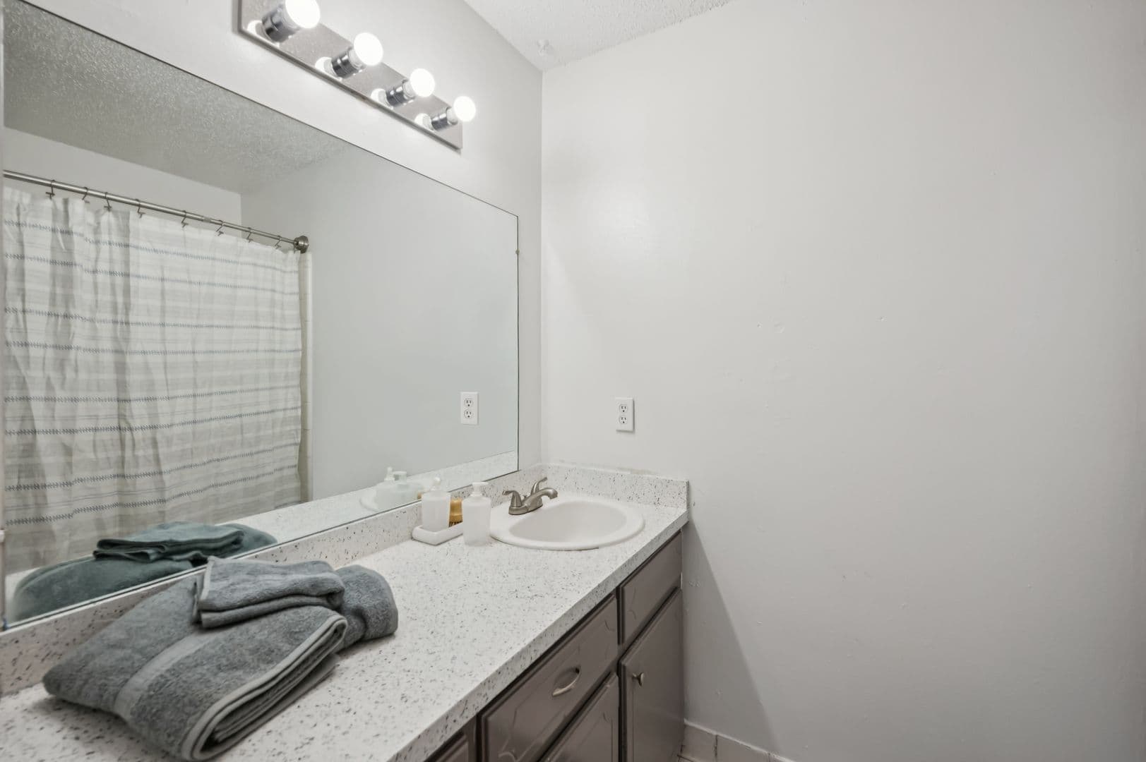 Muskogee Apartment: 103 N York Village Dr