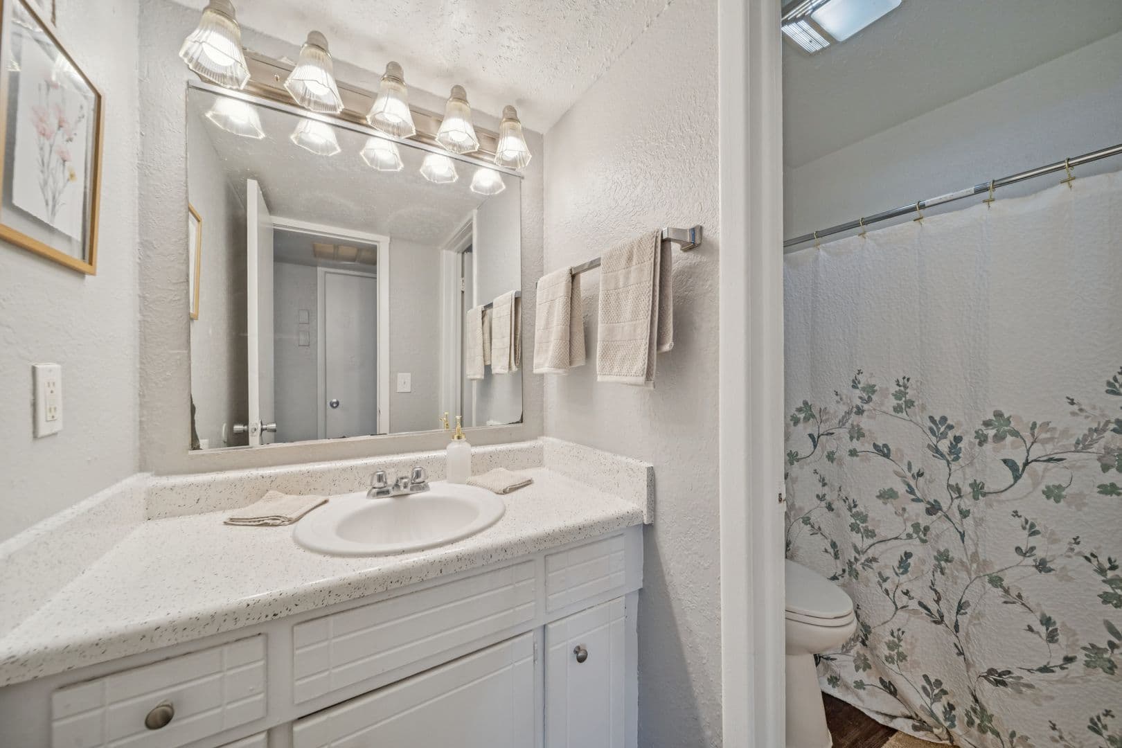 Tulsa Apartment: 8314 E 25th Pl