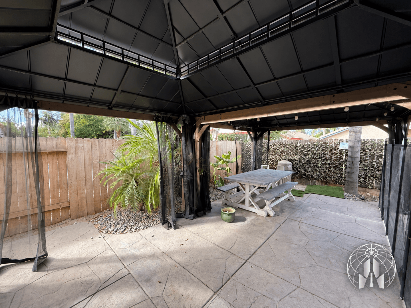 Bakersfield House: 10010 Brookline Woods Dr