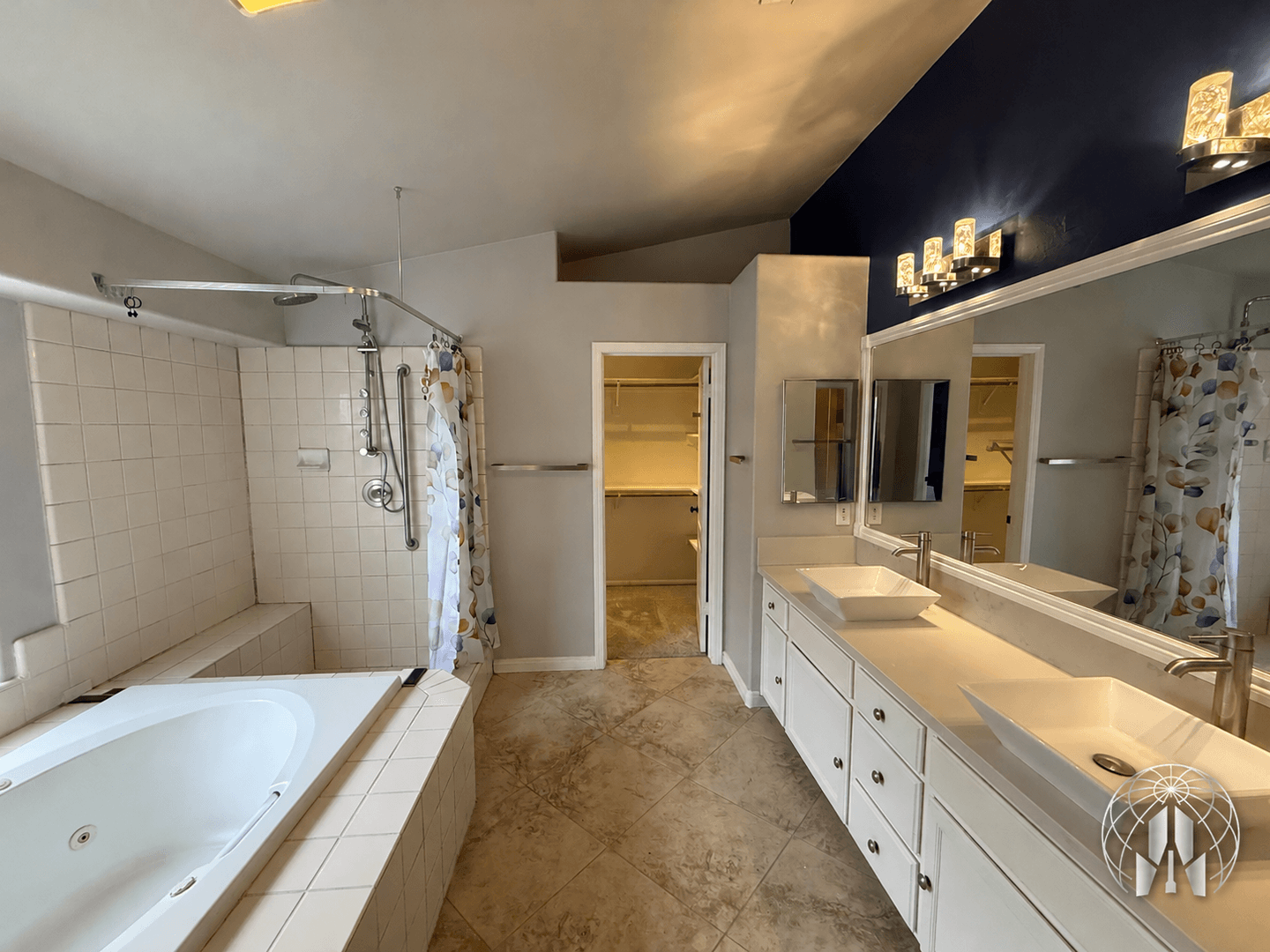 Bakersfield House: 10010 Brookline Woods Dr