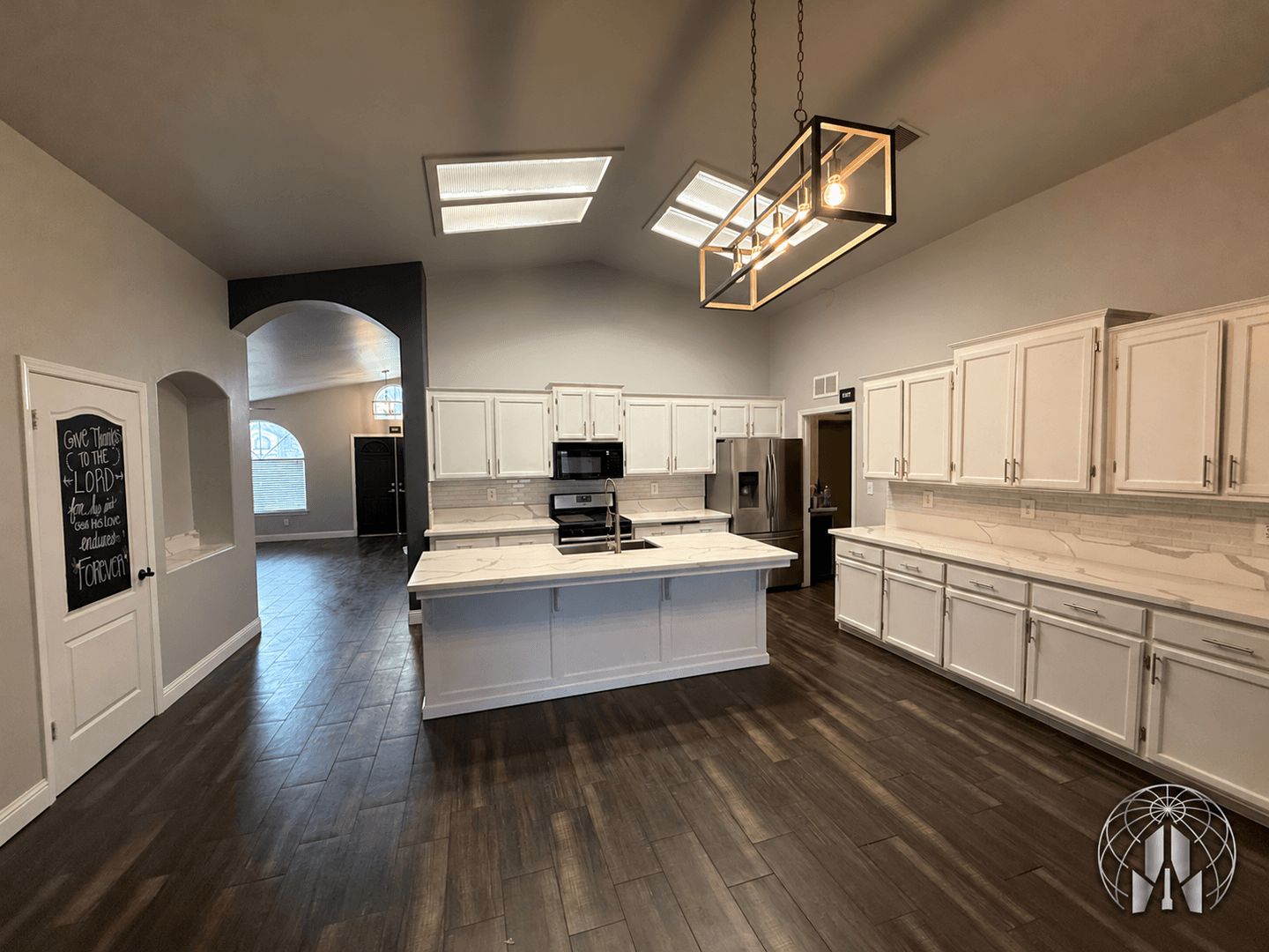 Bakersfield House: 10010 Brookline Woods Dr