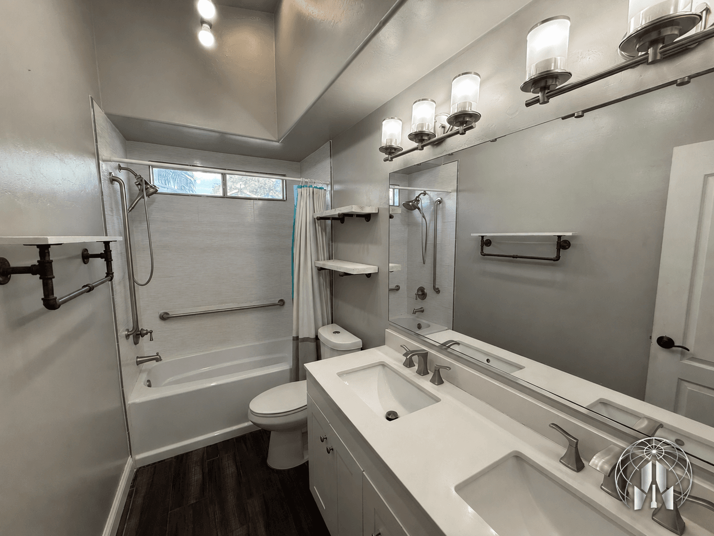 Bakersfield House: 10010 Brookline Woods Dr