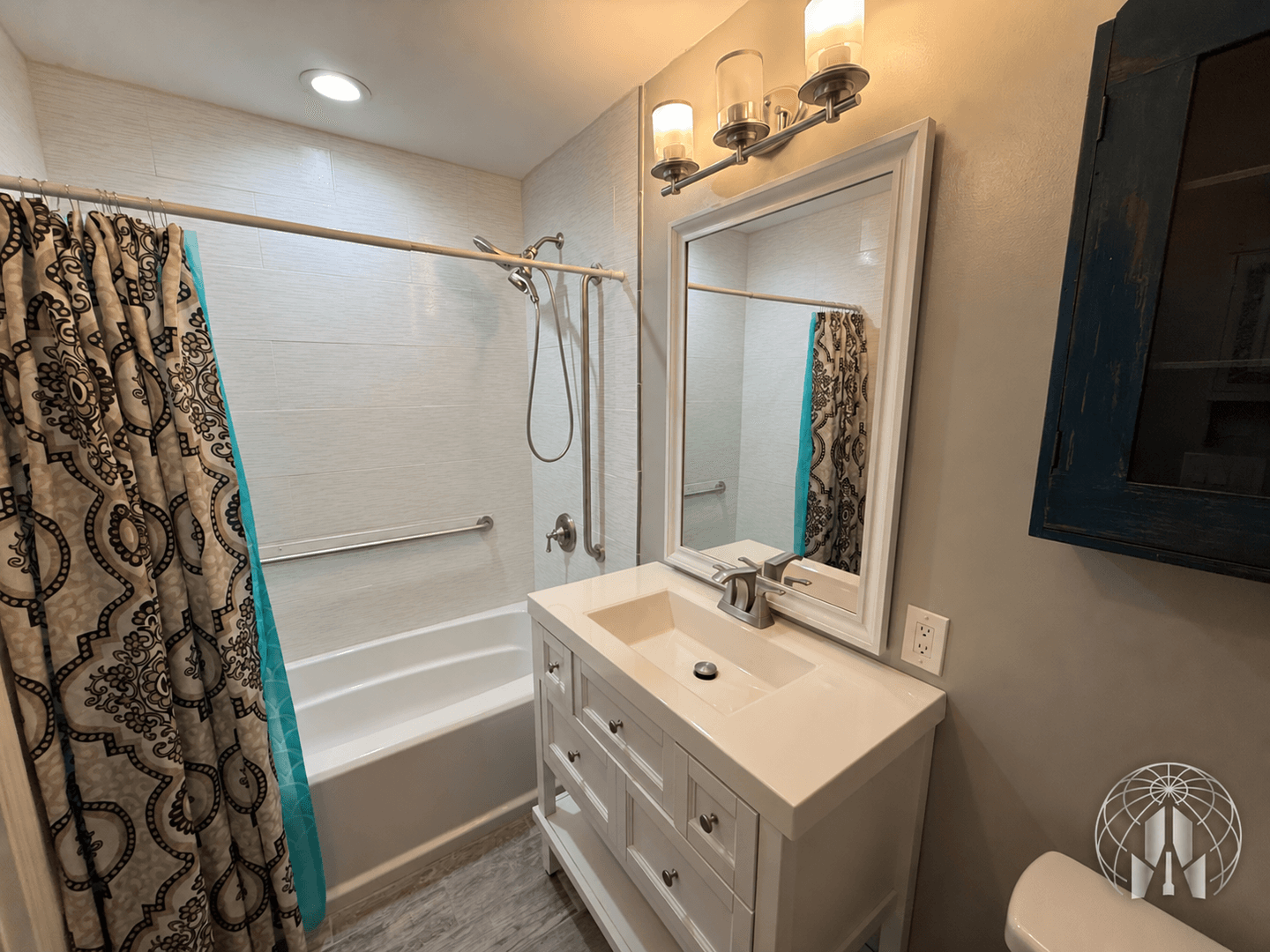 Bakersfield House: 10010 Brookline Woods Dr