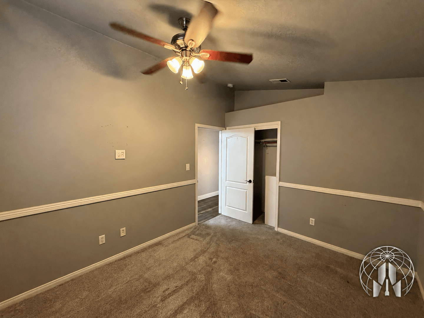 Bakersfield House: 10010 Brookline Woods Dr