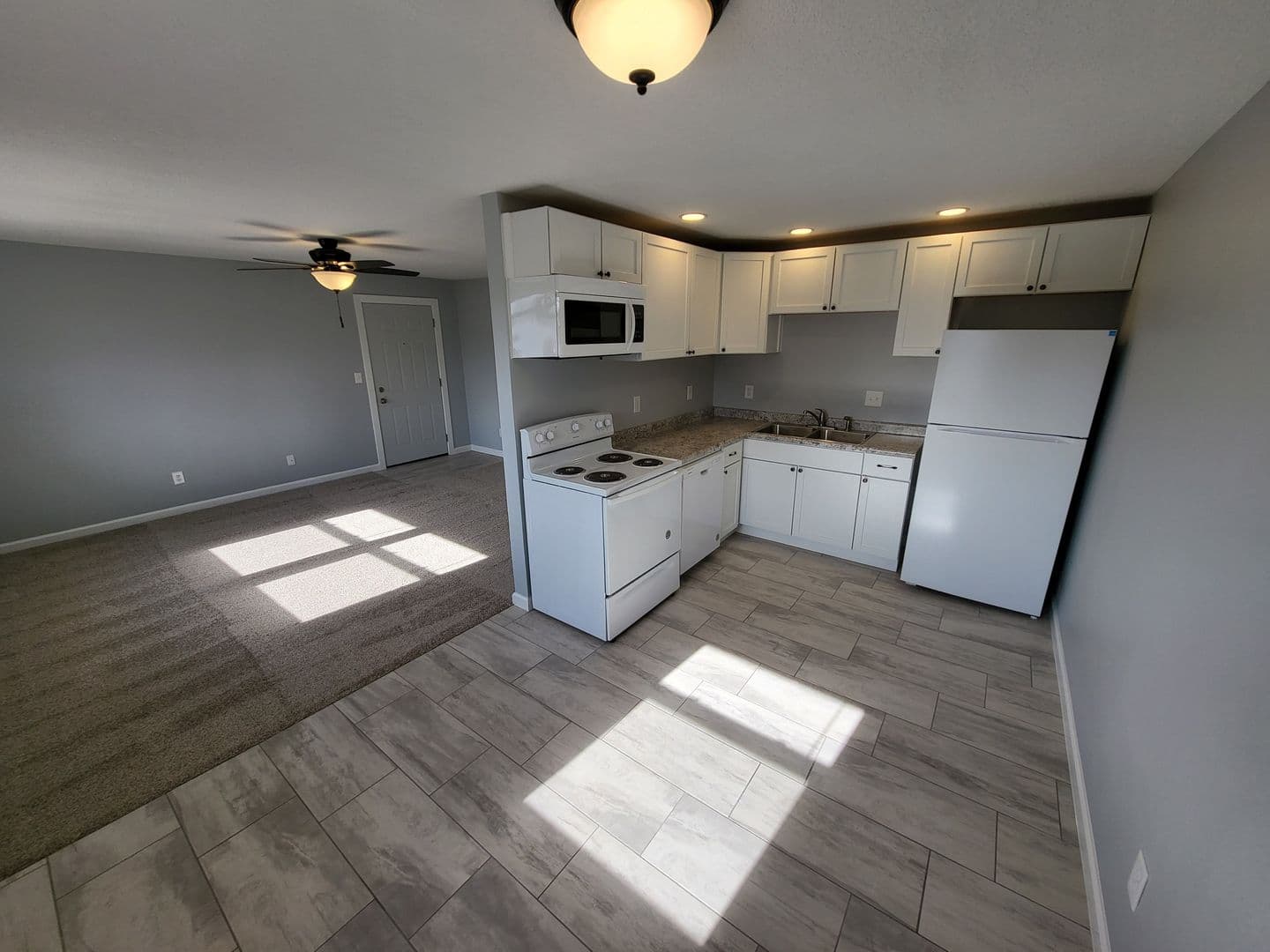 Davenport Apartment: 3342 Heatherton Dr