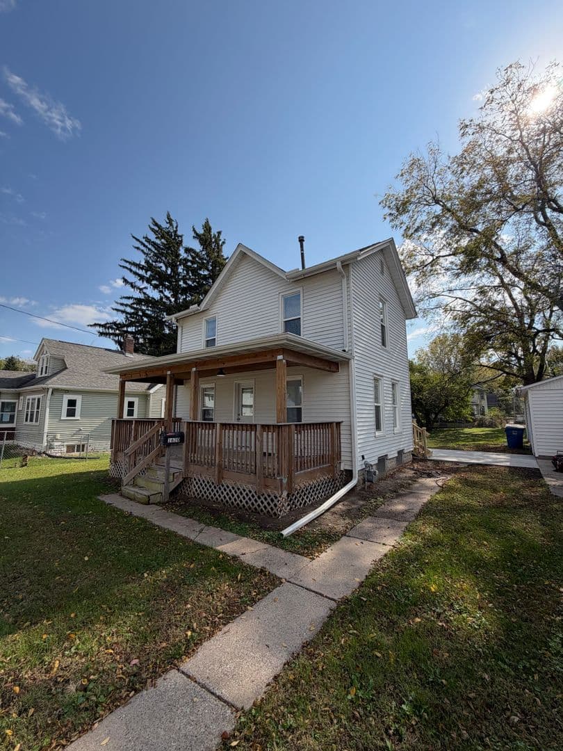 Moline House: 1620 25th Ave