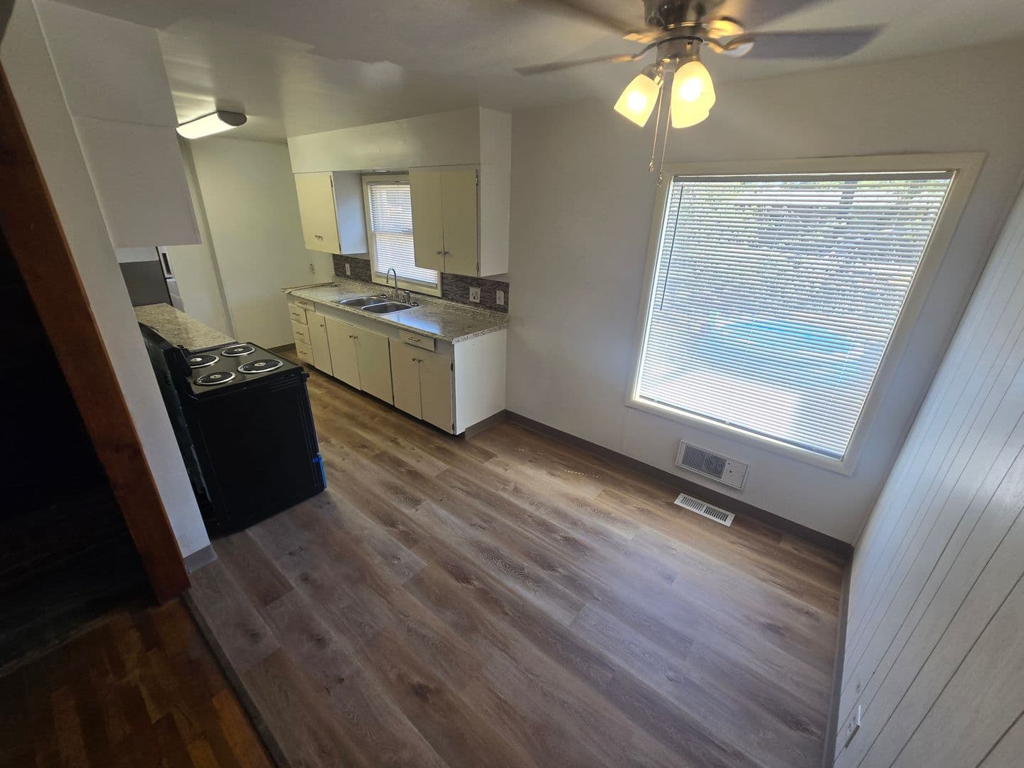 Bend Apartment: 471 NE Clay Ave.