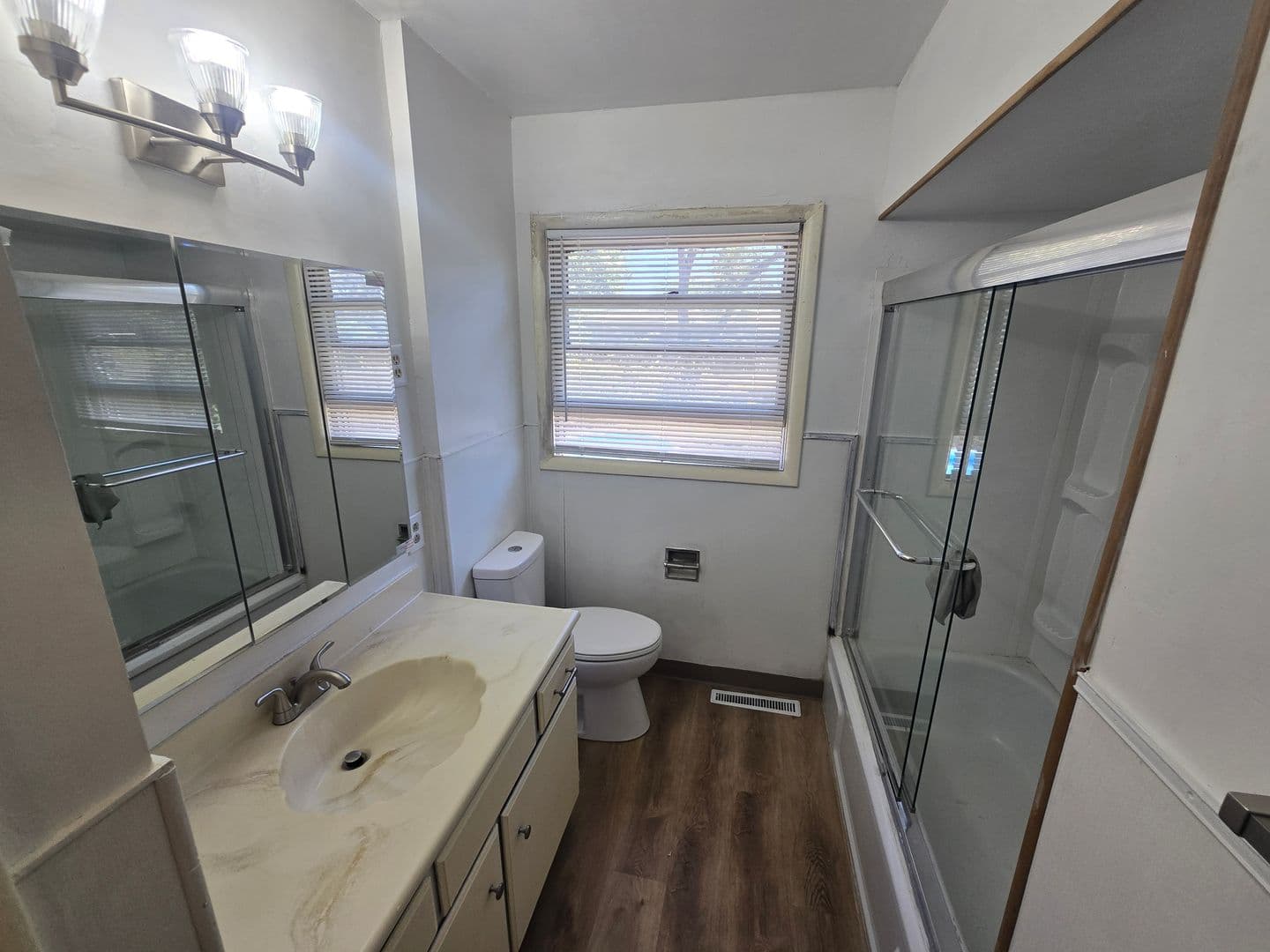 Bend Apartment: 471 NE Clay Ave.
