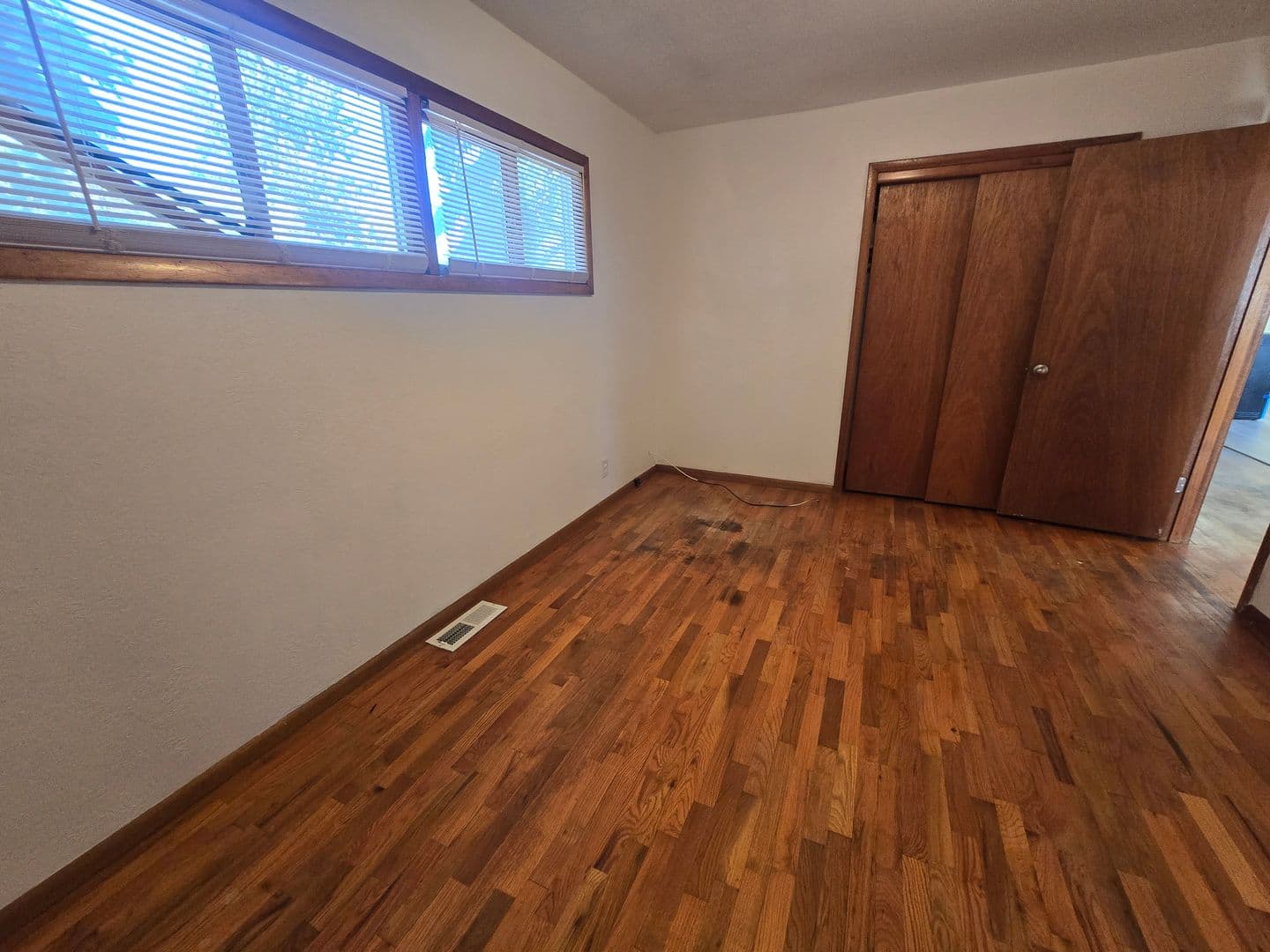 Bend Apartment: 471 NE Clay Ave.