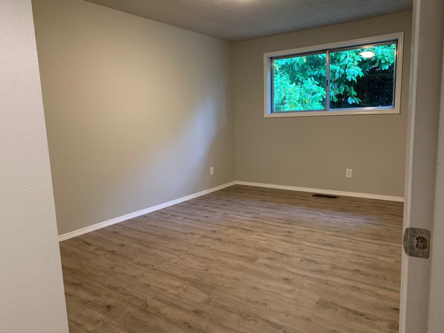 Keizer Apartment: 700-722 Cade Ave NE