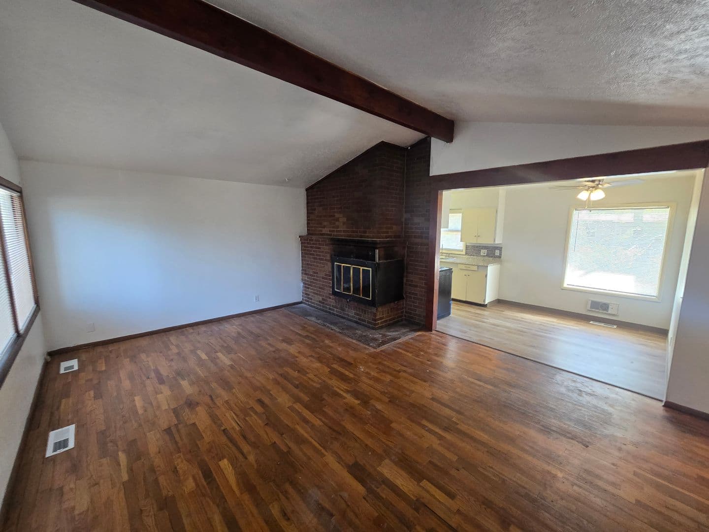 Bend Apartment: 471 NE Clay Ave.